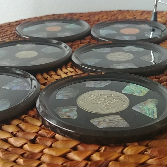 Vintage genuine N.Z. paua shell coin coaster set - Picture 9 of 12